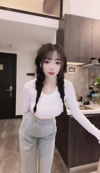 抖音52万粉丝【马预预】绿播平台跳蛋整活~太刺激了