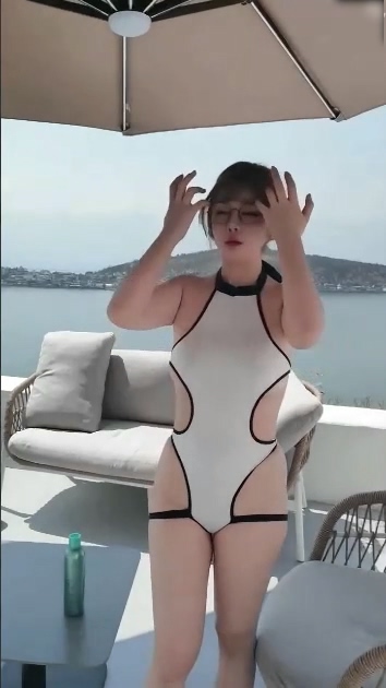 秀人视频 王雨纯  户外真空大尺 丁字裤 高颜巨ru