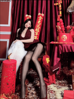 【秀人网周于希】写真配套视频+高清精华版套图 油丝微露鲍