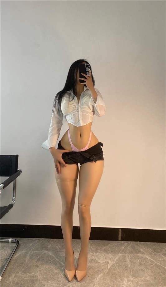 俏妞qiaoniuTT – 节日快乐 [21P/1V/36MB]