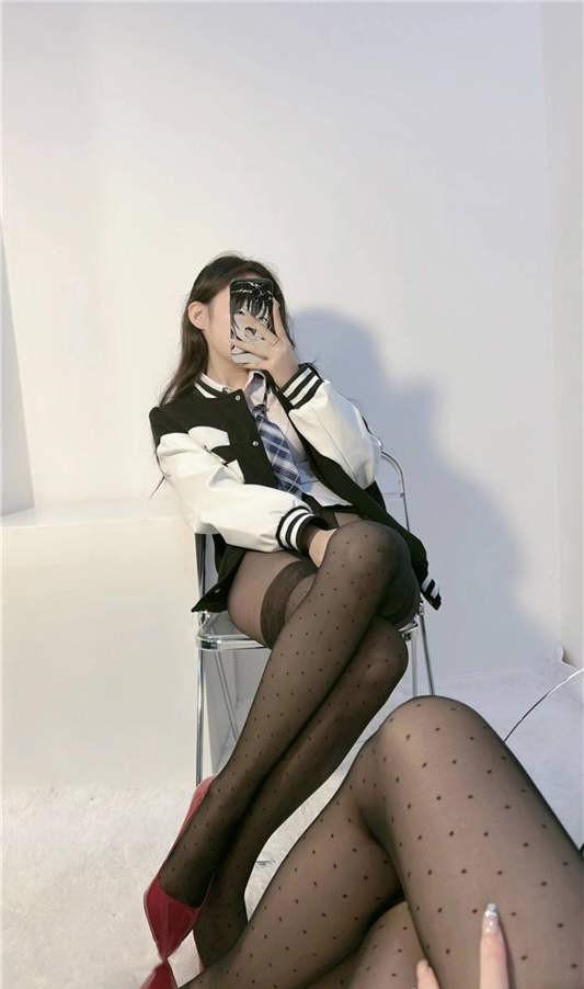 陈佩奇yyyy – 红色高跟 [20P/3V/45MB]