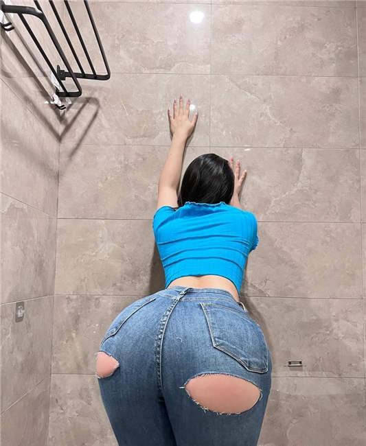 120斤的小王同学 – 破洞牛仔 [31P/7MB]