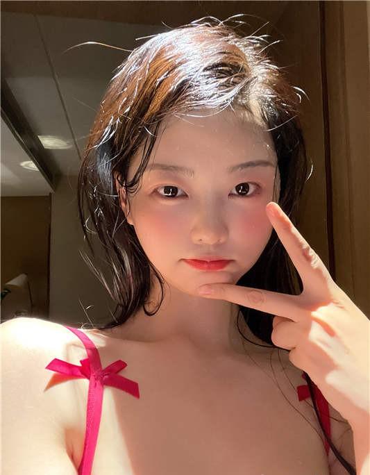 左公子666 – 红色玫瑰 [16P/28MB]