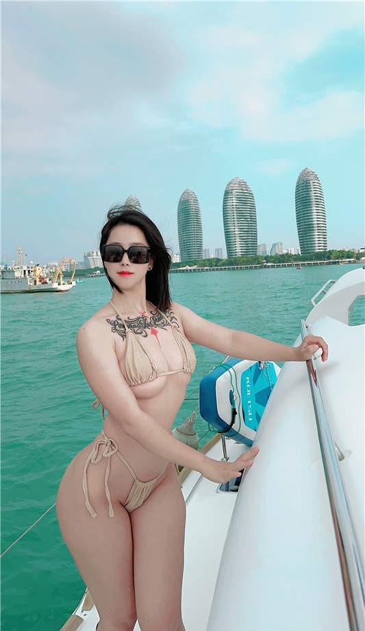 张老师 – 肤色泳衣 [24P/27MB]