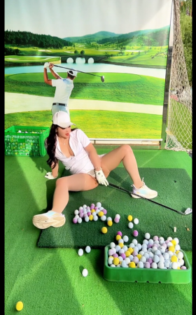 【永久会员专享】 王婉悠 高尔夫漏花絮视频36分钟 超长时间